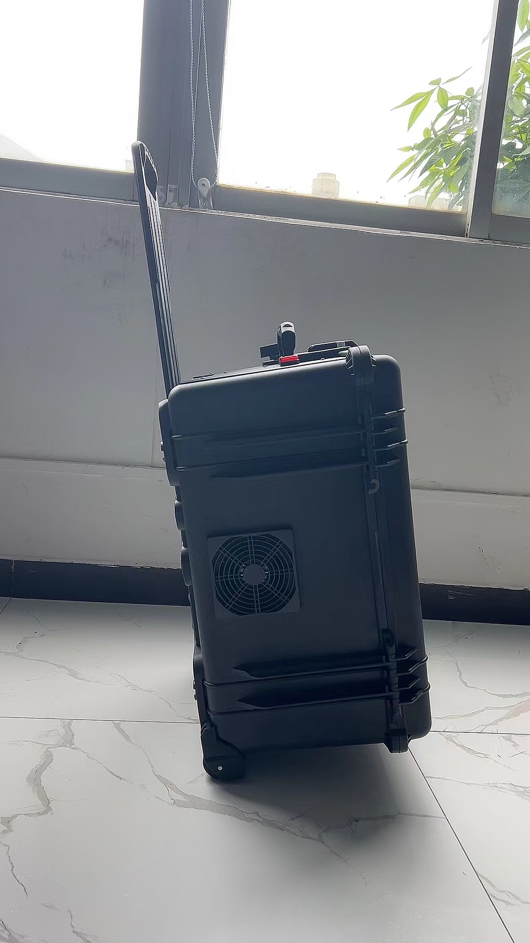 田东手拉箱型移动通信干扰器